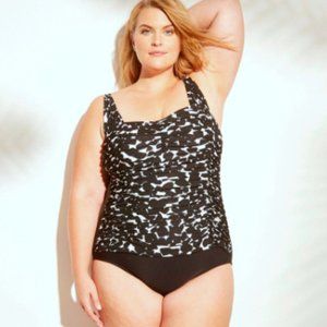 Swimsuit PLUS 2X 20 20W Underwire‎ 1pc Ruched Swim Bathing Suit Black White NEW